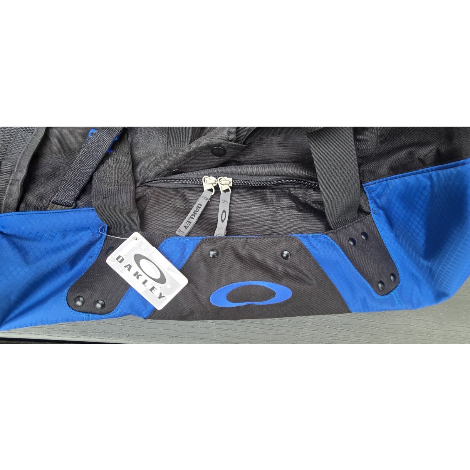 New Y2k Vintage Original Y2k Oakley Large Duffel Bag Tactical Gym Travel Tech — image 5 of 8